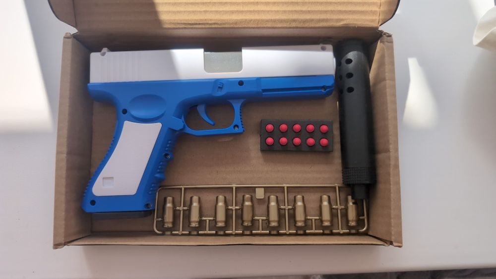 Продам игрушечный пистолет