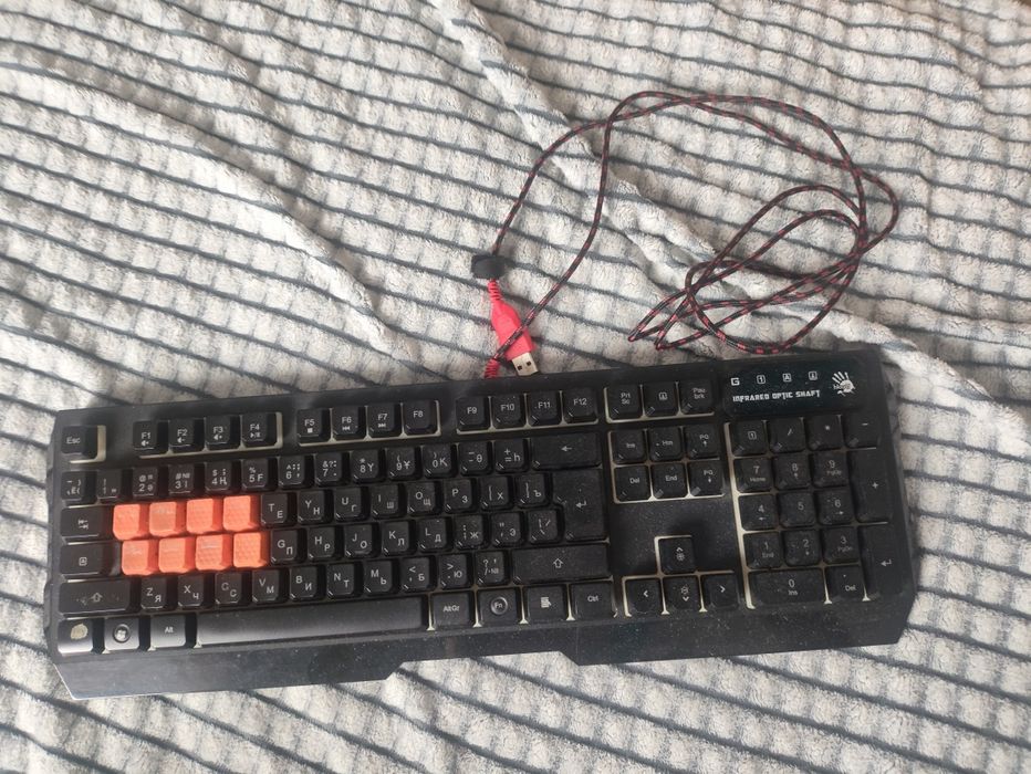 продаётся мышь Ред драгон и клавиатура блади