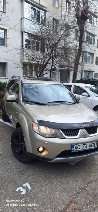 Vând Mitsubishi Outlander