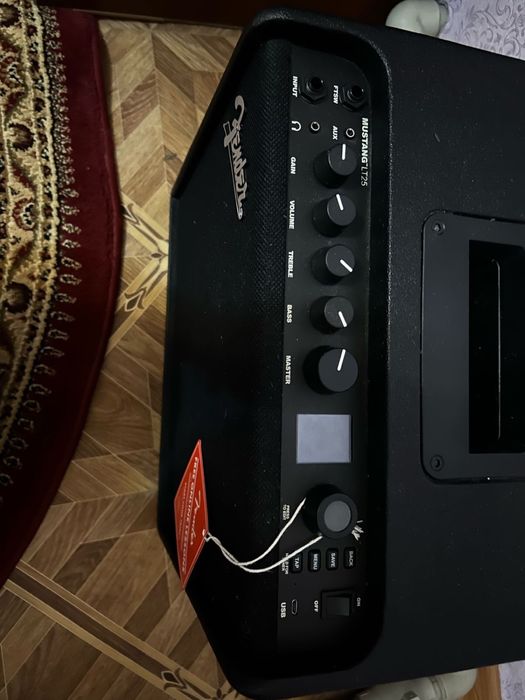 Комбо уселитель Fender