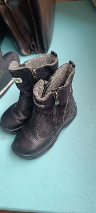 Продам детские зимнии обуви.