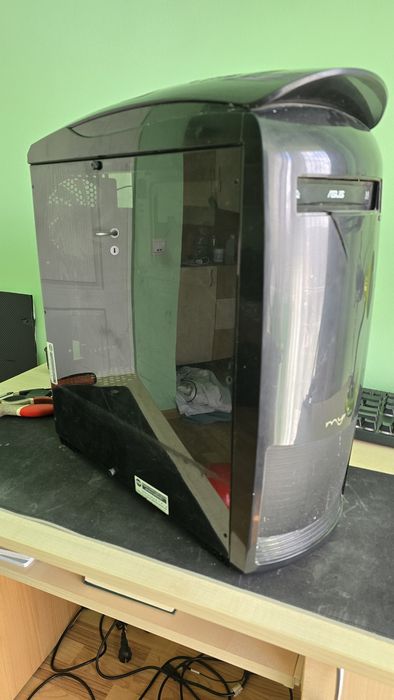 Vând Carcasă Pc Gaming Folosit