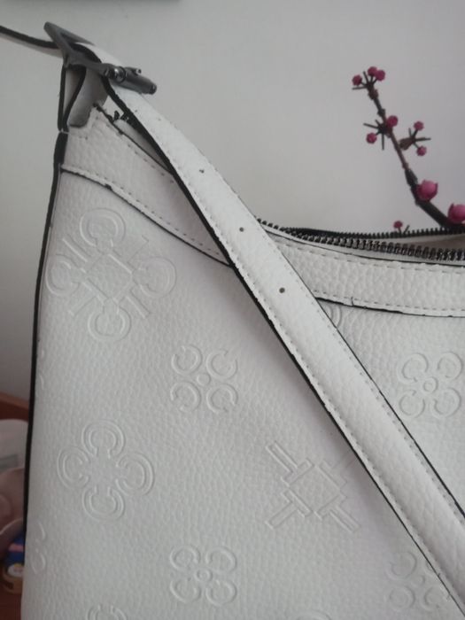 Две дамски чанти бяла и бежава