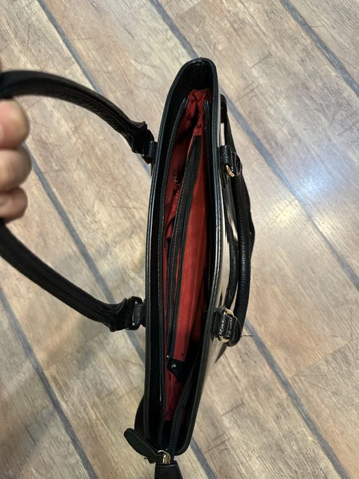 Черна лачена чанта