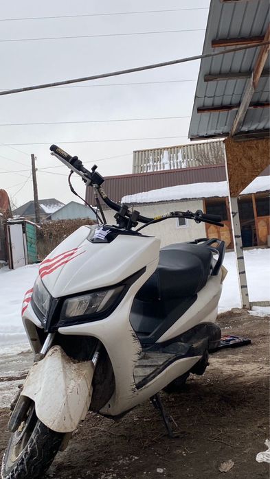 Мопед M8 белого цвета