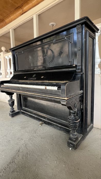 Upright J.Backer Pianino
