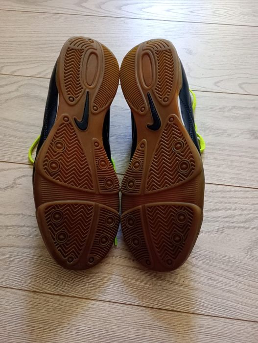 Vand adidasi Nike Tiempo