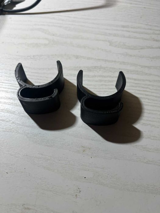 Set 2 clipuri ghidaj cablu printat 3D stativ boxe (35mm + 41.5mm)