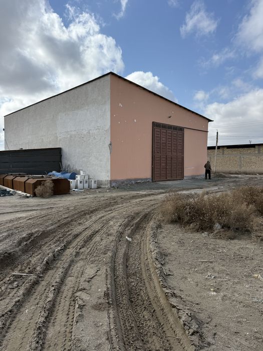 Omborxona binosi sotiladi