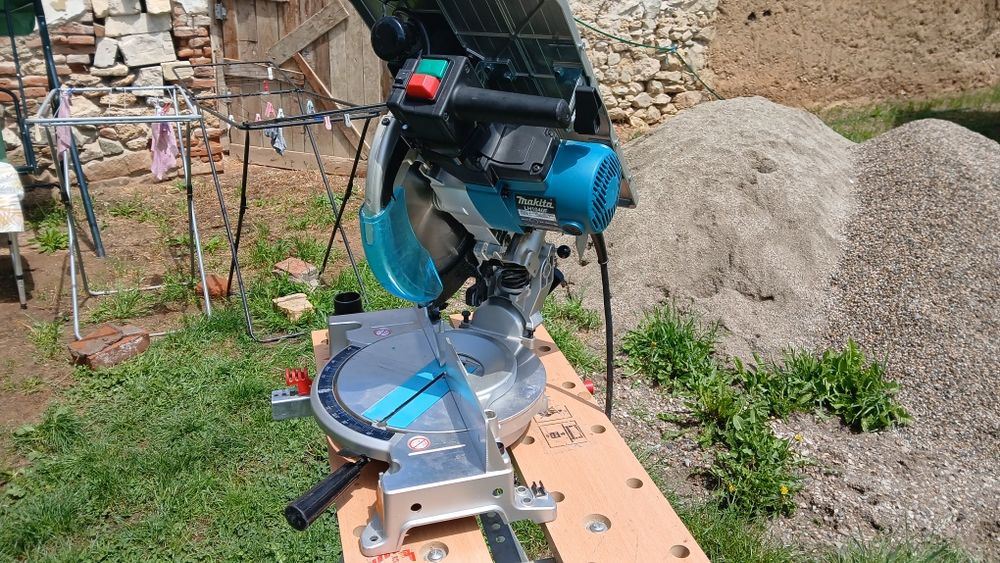 Vand circula Makita LH1040F