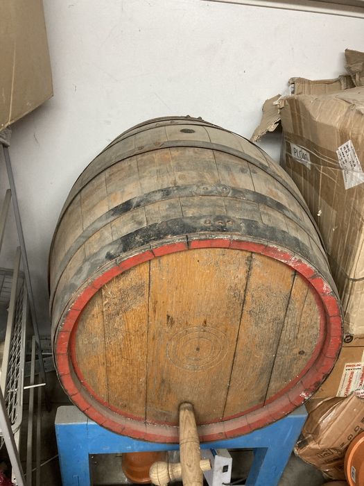 Butoi din lemn cu suport 250l