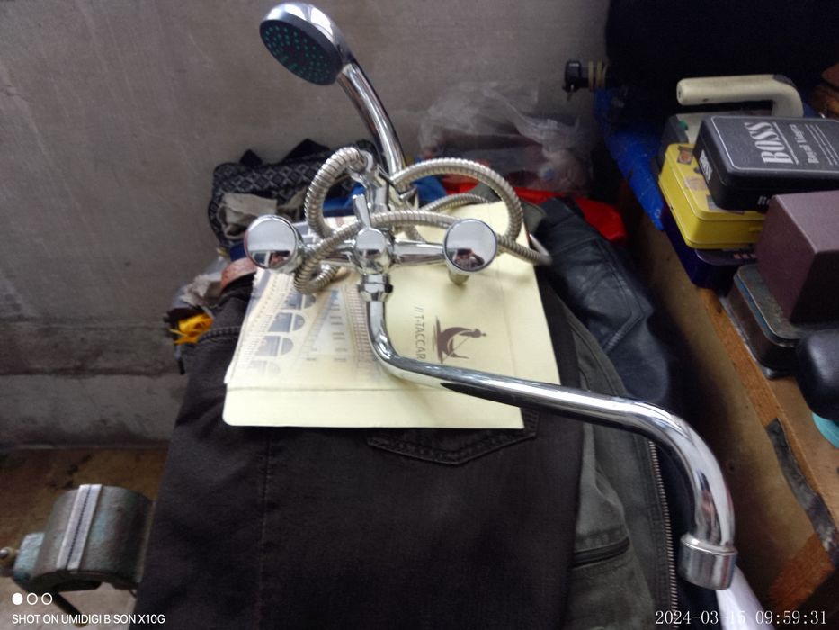 Продам смеситель для ванны