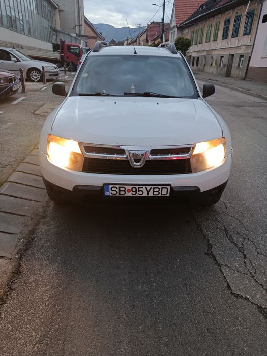 Vând Dacia Duster