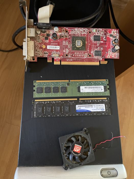 Компютър HP колплект с монитор, мишка и клавиатура