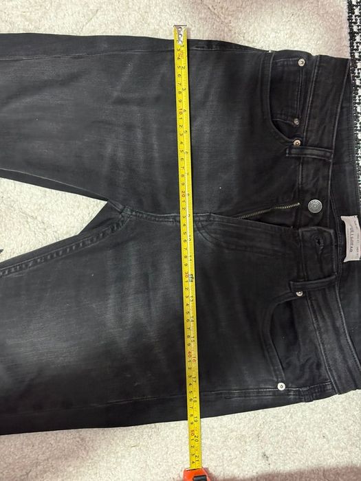 Blugi negri pull & bear