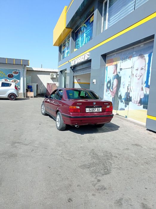 BMW E318 yili 1992 benzin