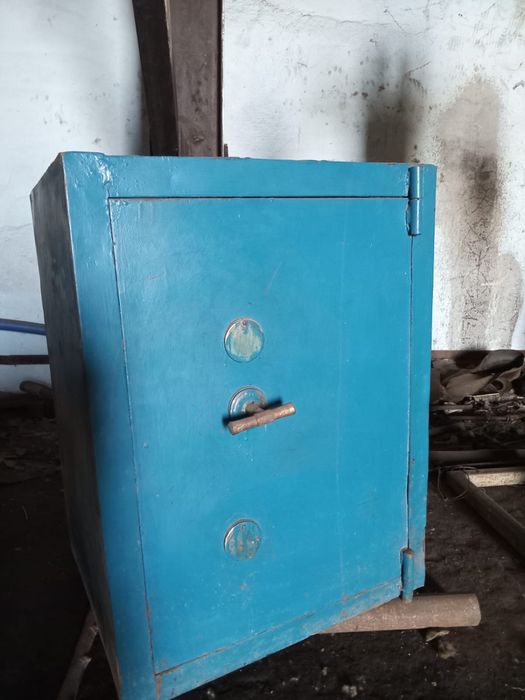 Сейф несгораемый