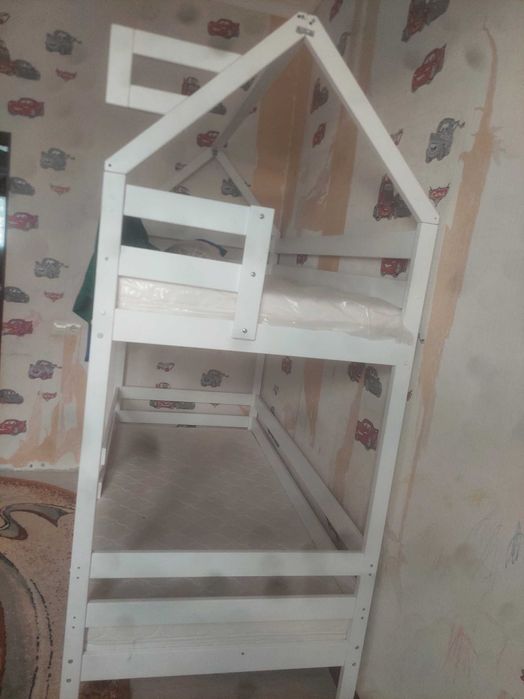 Двухэтажный детский кроват