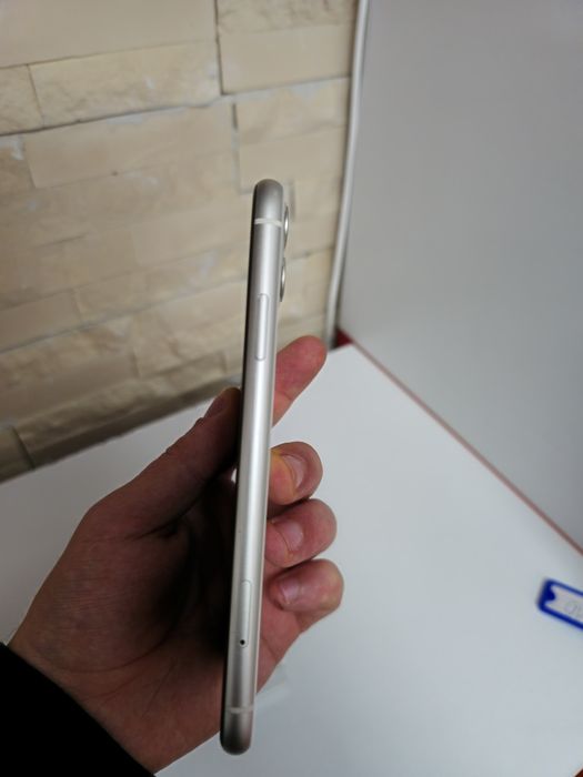 Iphone 11 64GB / 100% ( display nec. )