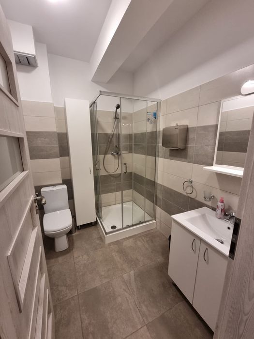 Inchiriez apartament 2 camere de Untold