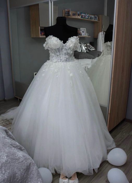 Rochie mireasa tip printesa