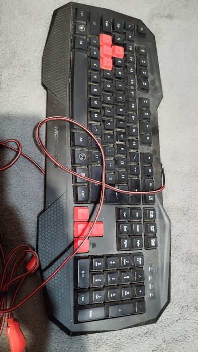 Мишка, клавиатура, слушалки и подложка