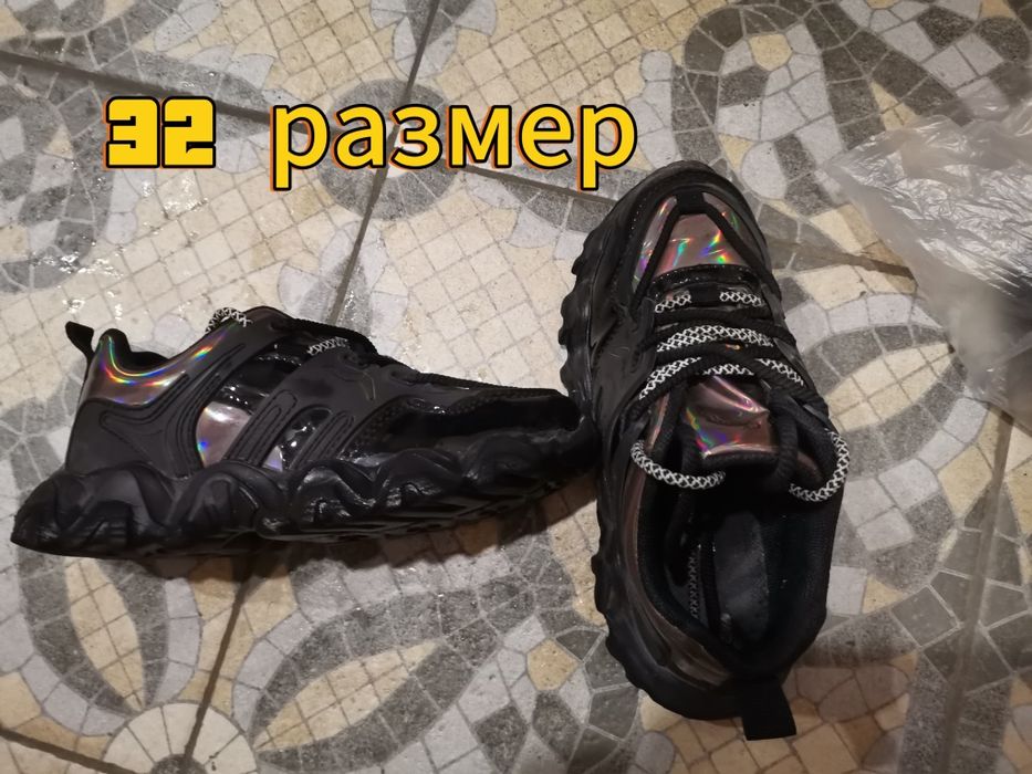 Продам детскую обувь.