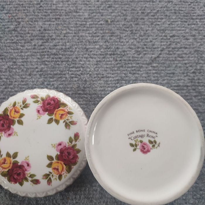 Порцеланова кутия за бижута