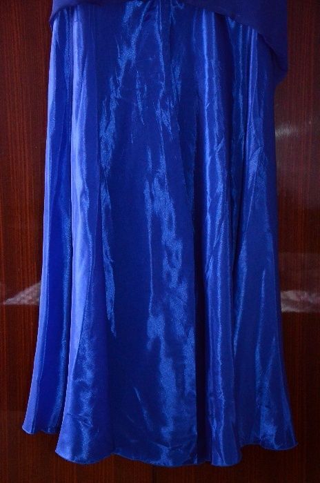 Тъмно синя бална рокля