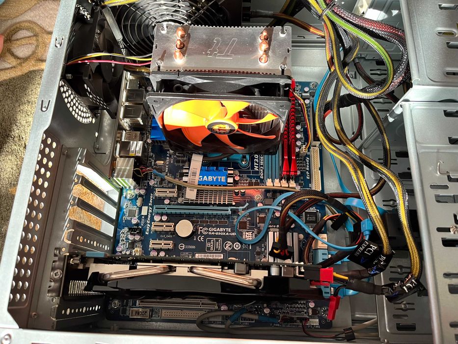 Vand Unitate PC defectă pentru piese - Phenom X4, 16GB DDR3, Sursa 650W, SSD 256GB