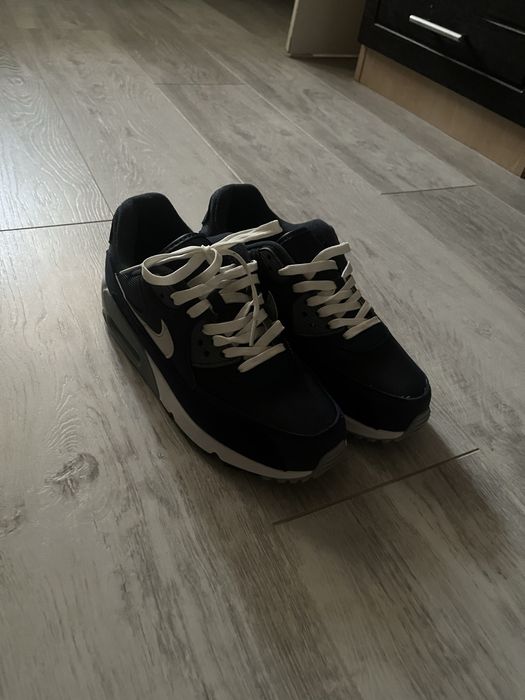 Продаю кроссовки найк air max 90 41размер