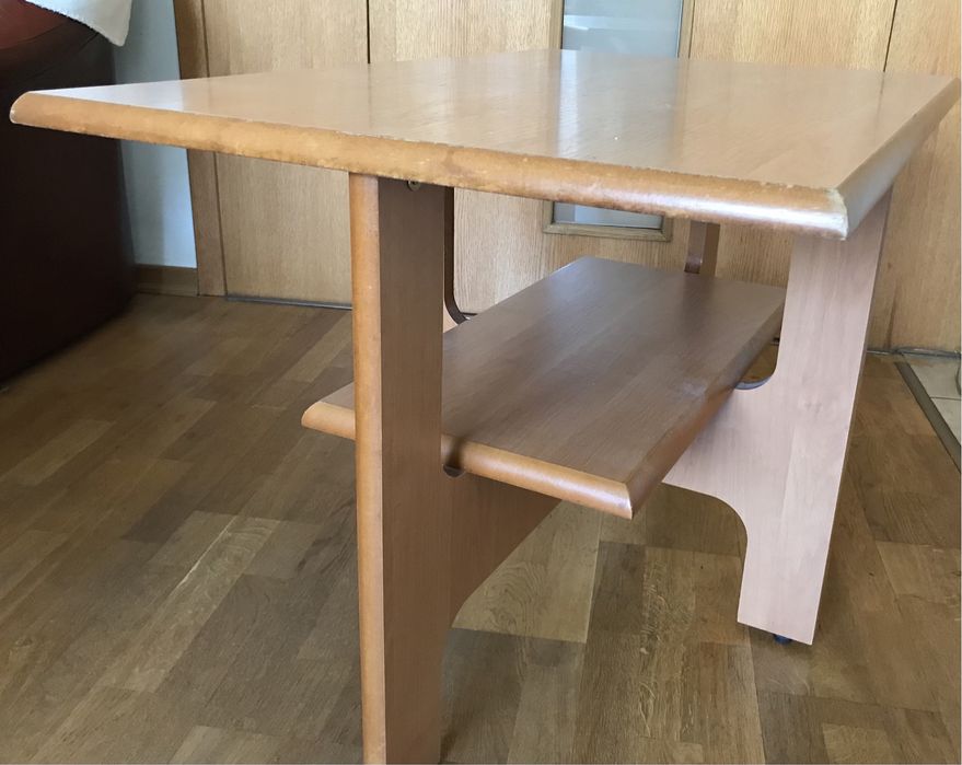 Продавам холна маса