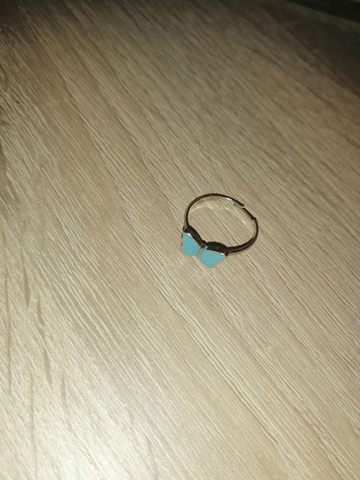 Lantic alb negru si inel cu fluturas albastru!