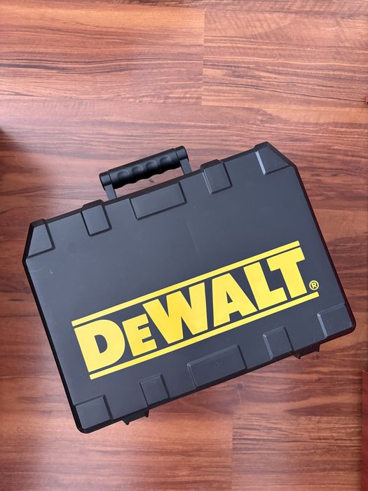 Masina de frezat lemne DeWalt