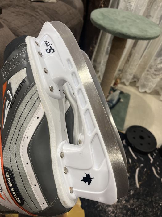 Продам коньки 38 размер