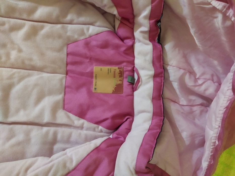 Продается курточка теплая на девочку 4-6 лет