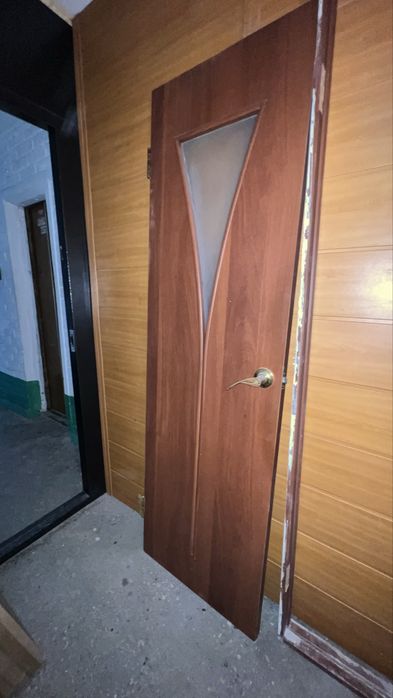 Продам двери б/у