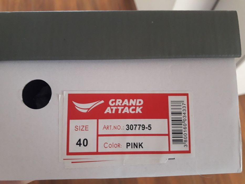 No 40 Цветни кецове