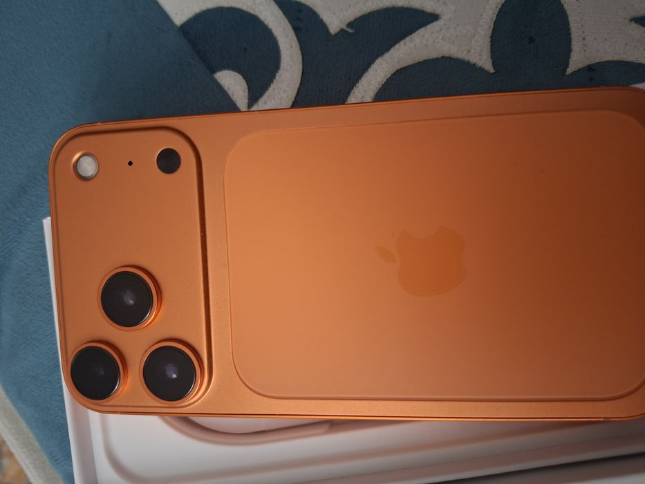 Продам iPhone XR