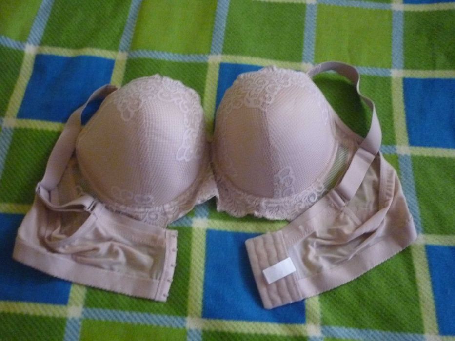 2 бр. сутиени - черен и телесен цвят - размер 110 С