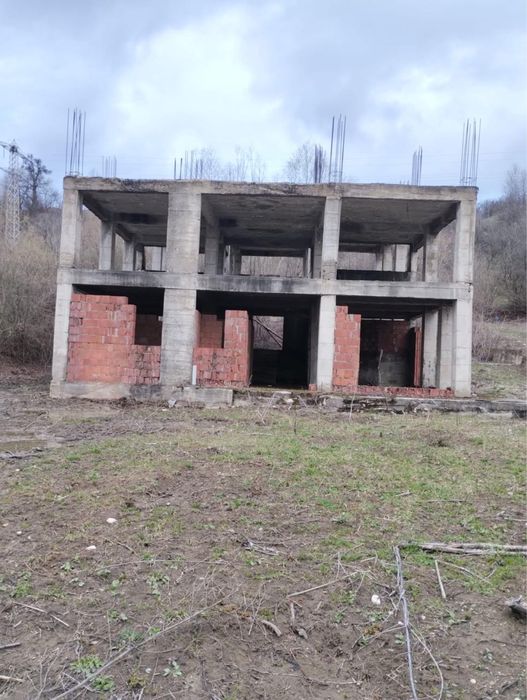 Teren 5.000 mp Fieni-Buciumeni | Fundație inclusă | Ideal Pensiune/Casă