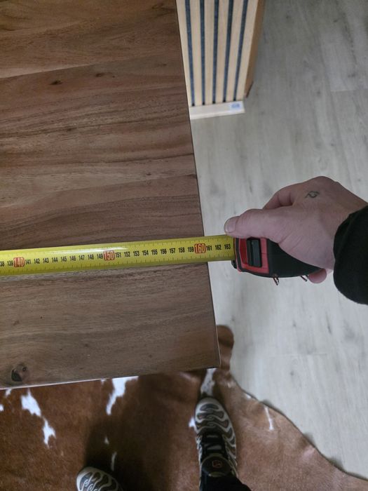 Трапезна маса от масивно дърво