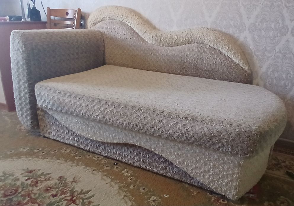 Продам подростковый диван!