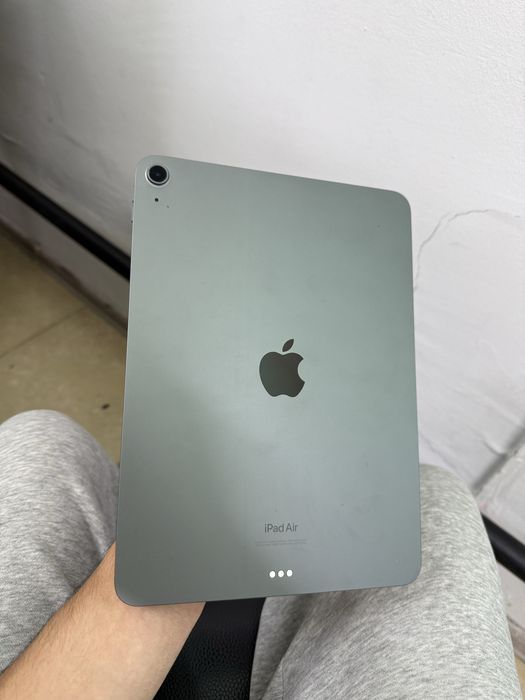 Продам iPad Air 5-го поколения