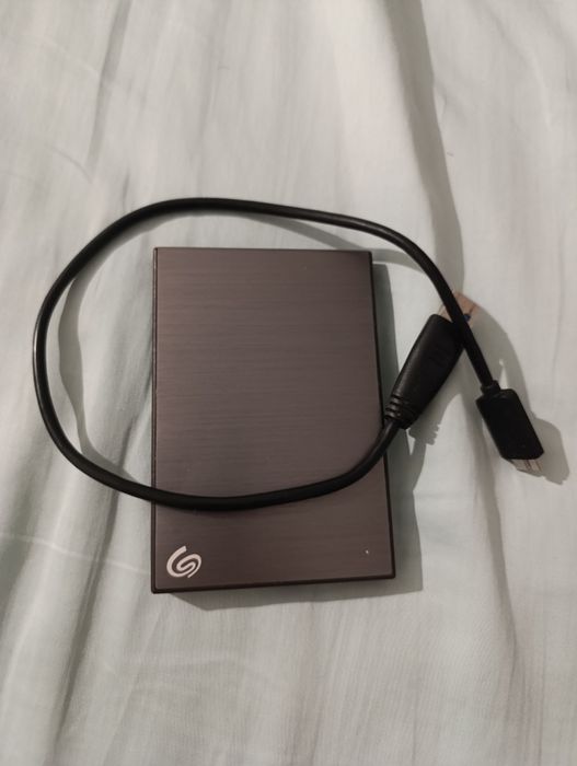 Продам внешний жёсткий диск Seagate обьемом 1тб USB 3,0