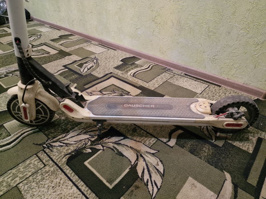 Электро самакат DAUSCHER белого цвета