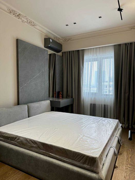 Сдам НОВУЮ СВЕТЛУЮ 3х ком кв-ру рядом метро Д.Народов 3\5\12   (P5)