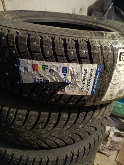 Продам зимнюю шину 215/65R16 — новая, не была в эксплуатации