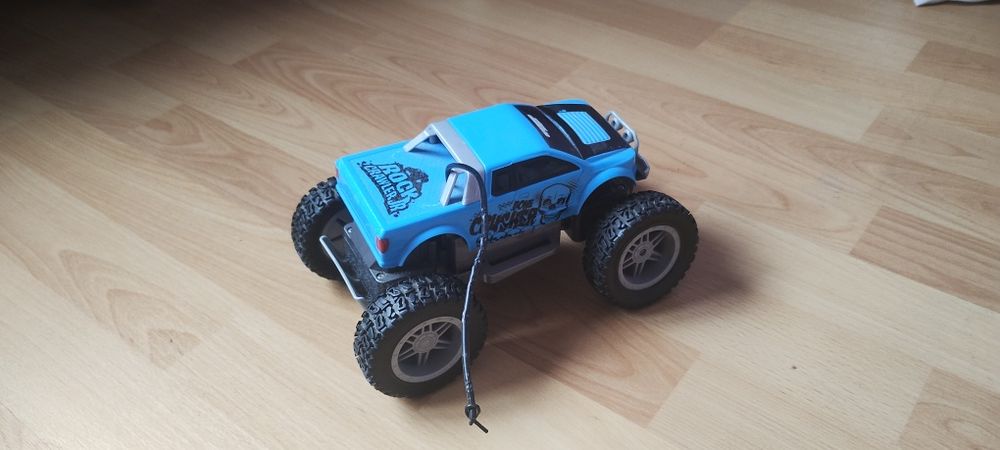 Продавам радиоуправляема джипка