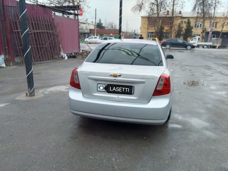 Lasetti  sotiladi YILI 2012
